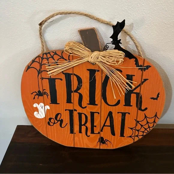 Happy Halloween Trick Or Treat Pumpkin Wooden Hanging Decor Signs 2 Pack - Picture 3 of 4